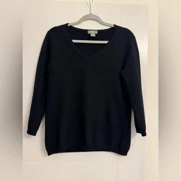 Neiman Marcus Women's Cashmere Collection Black V-Neck Sweater Large - Picture 2 of 6